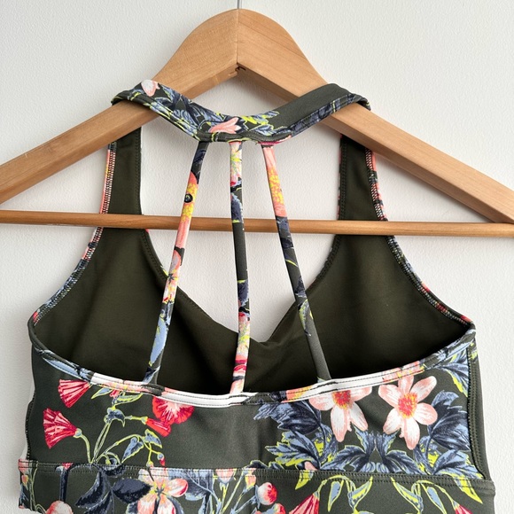 Victoria’s Secret Sport Bra - size small - Picture 4 of 7